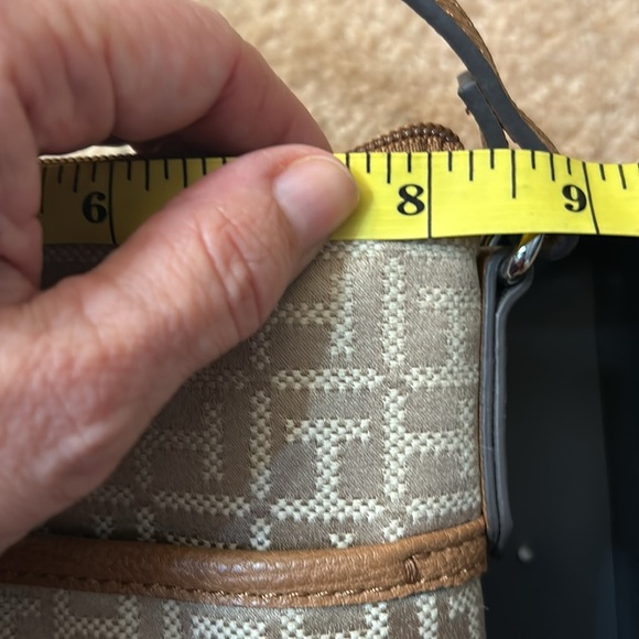 New without tags Tommy Hilfiger crossbody bag with cardholder. - Picture 6 of 6